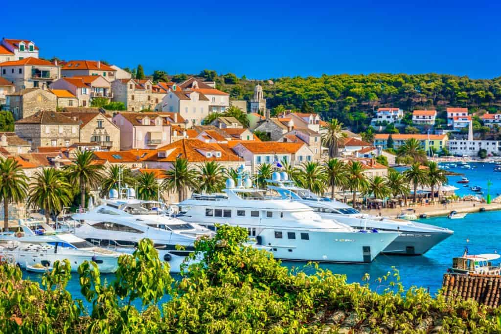 Istražite Hvar brodom: Najljepše morske točke otoka Istražite Hvar brodom: Najljepše morske točke otoka