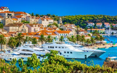 Istražite Hvar brodom: Najljepše morske točke otoka